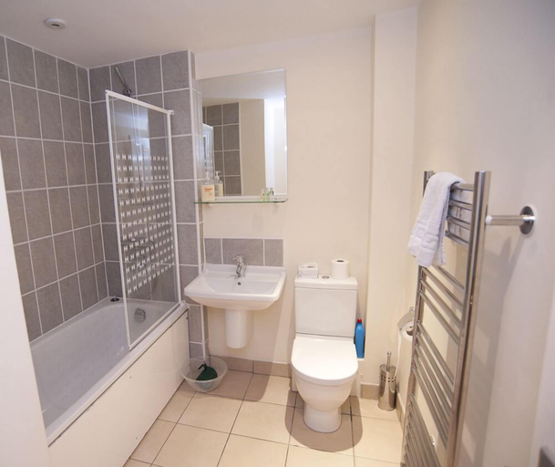 Bathroom 3, Park Hall Suites, Manchester