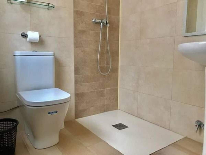 Bathroom 5, Hostal Casa Torrent, Barcelona