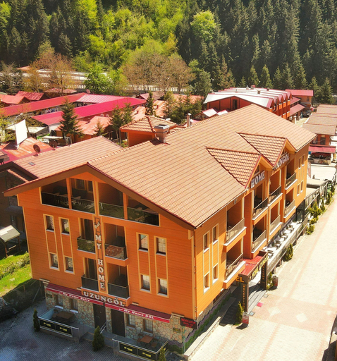 Exterior & Views