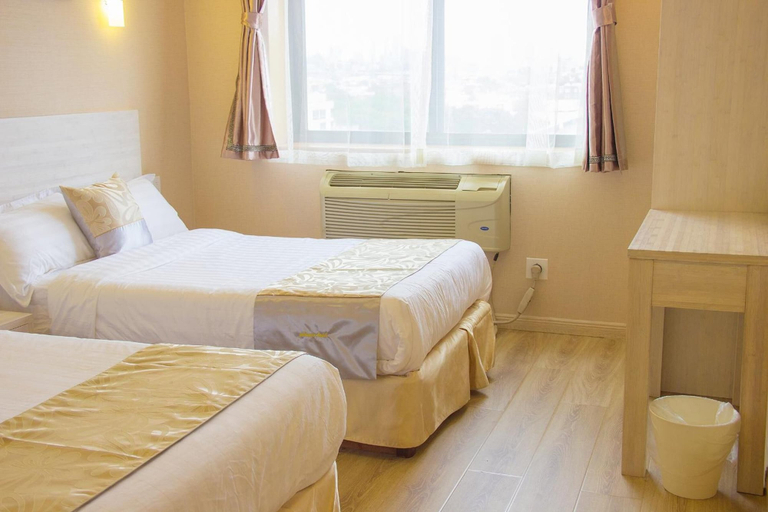 Bedroom 3, Phoenix Hotel, New York