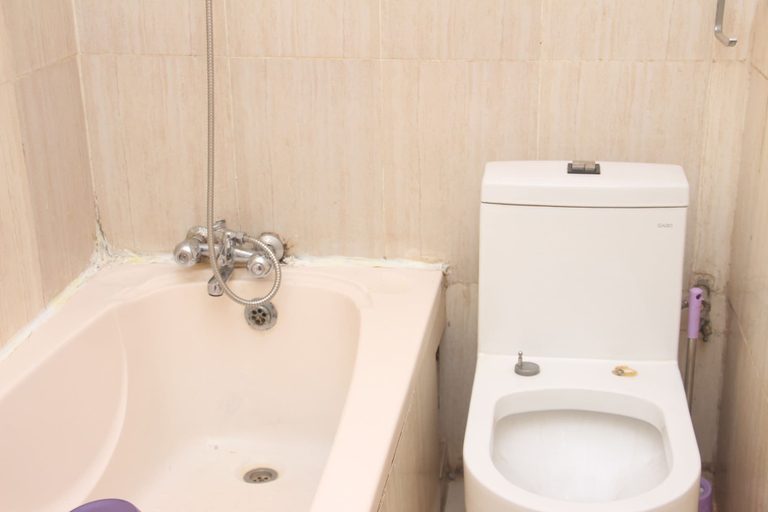 Bathroom 4, Apple Suite, AbujaMun