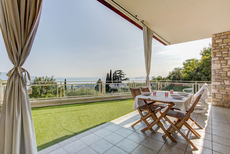Terrace/patio 2, Residence Il Poggio al Sole, Brescia