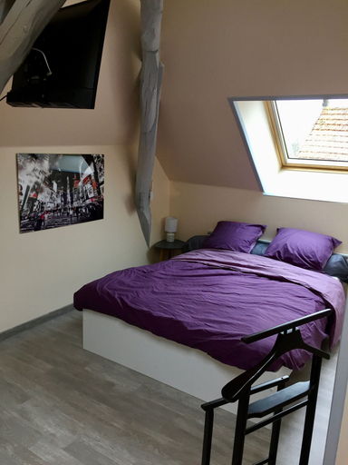 Bedroom 4, Le Rouge & Blanc, Yonne
