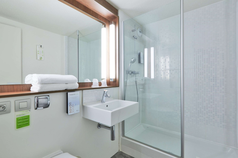 Bathroom 4, Hotel Campanile Saint Etienne Centre - Villars, Loire