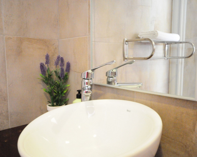 Bathroom 3, La Fuente Retreat, Granada