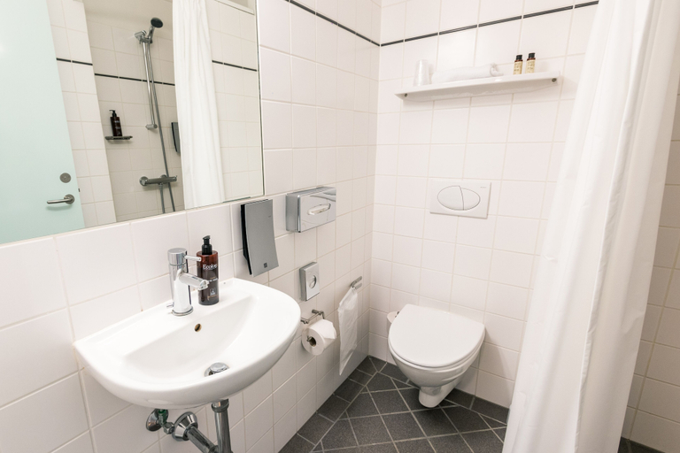 Bathroom 3, Sixtus Sinatur Hotel og Konference, Middelfart