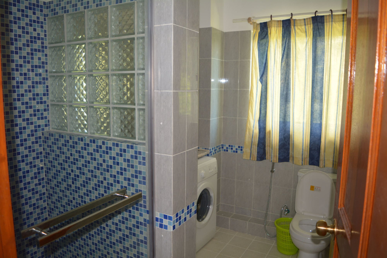 Bathroom, ManFiyo