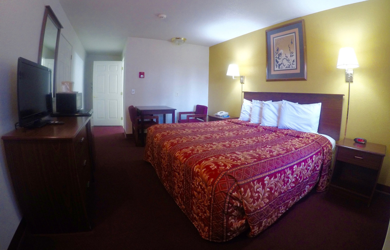 Bedroom 2, Rodeway Inn Goddard, Sedgwick