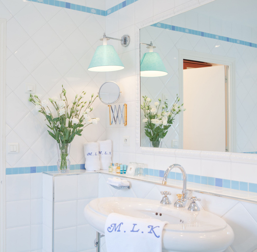 Bathroom 4, Manoir de Lan Kerellec, Côtes-d'Armor