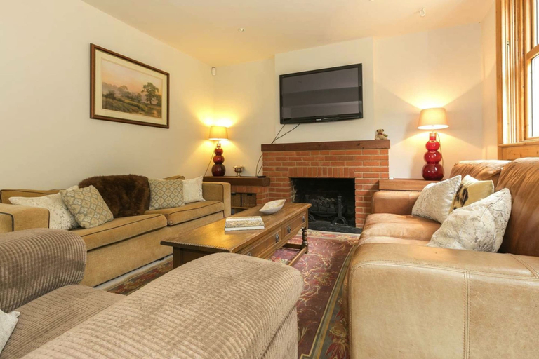 Others 5, Bournes Farmhouse, Oxfordshire