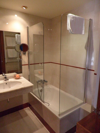 Bathroom 4, Hotel Arturo, Lleida