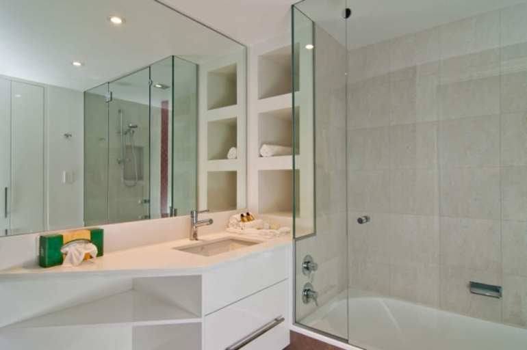 Bathroom 5, Bay Royal Apartments, Byron