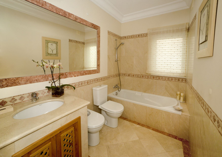Bathroom 5, Dream Luxury Apartment  Palheiro Village, Funchal