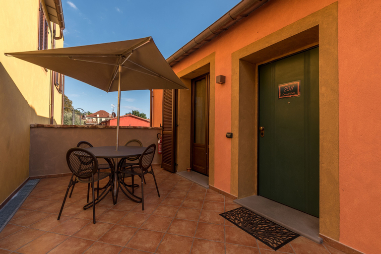 Exterior & Views 25