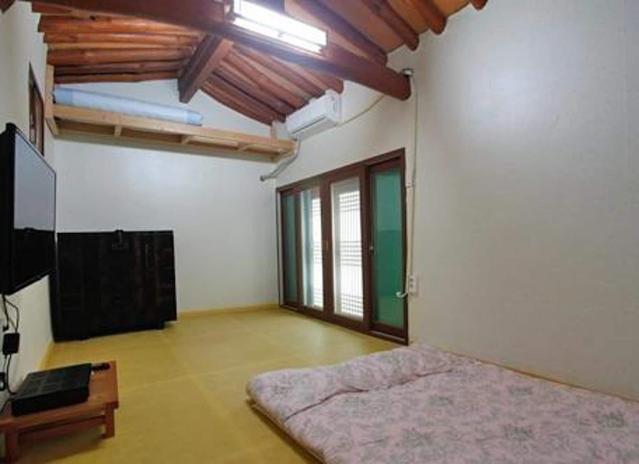 Bedroom 2, Gwiae Traditional House, Yeongcheon
