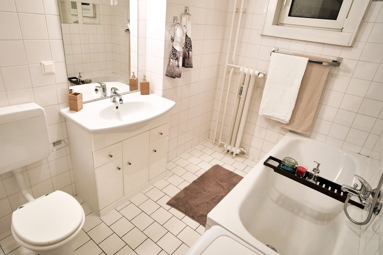 Bathroom 3, Opera City Center Apartments, Wien