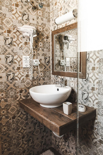 Bathroom 5, Sisiotisa, Ionian Islands