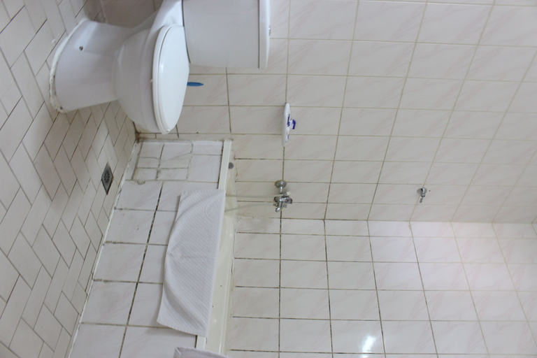 Bathroom 3, Prestige Hotel, Mfoundi
