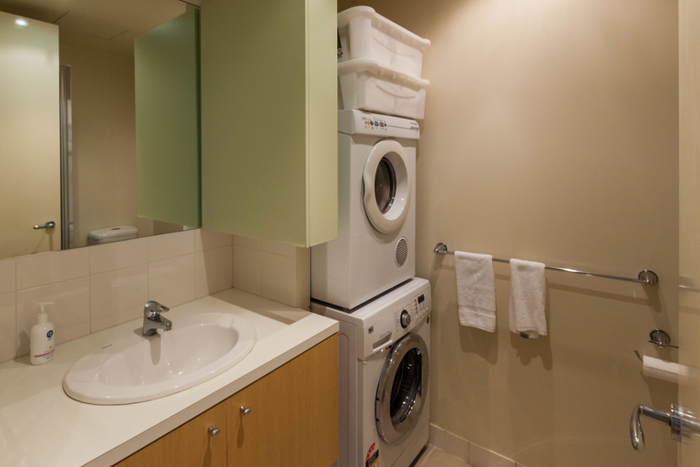 Bathroom, TENNYSON, Richmond Studio Apartment, Melbourne