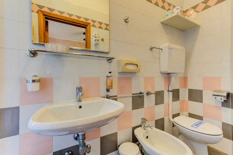 Bathroom 5, Hotel Verona, Forli' - Cesena