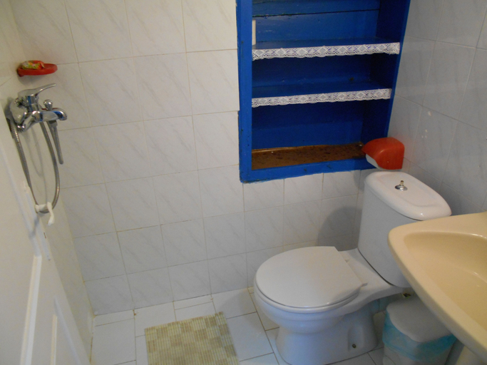 Bathroom 5, Popi Studios, South Aegean