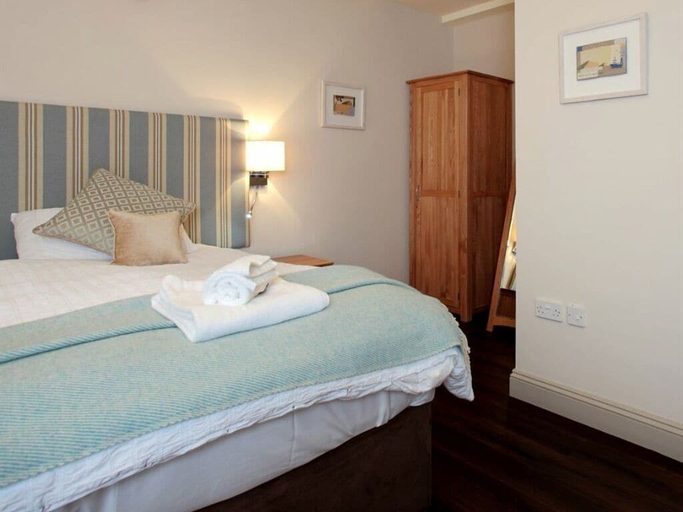 Bedroom 2, The Kings Arms, Dorset
