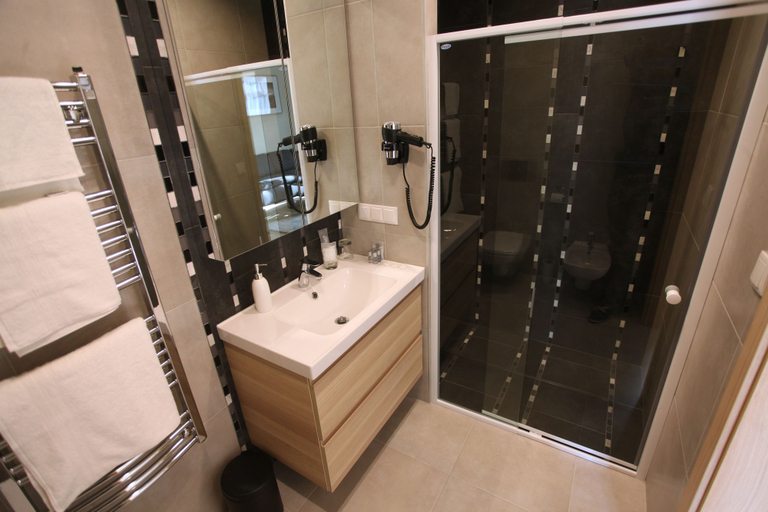 Bathroom 3, Dfive Apartments - Splendor, Budapesti