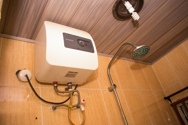Bathroom 3, Goldlux Hotel, Agege