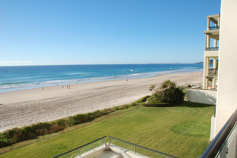 Others 5, Spindrift on the Beach, Gold Coast