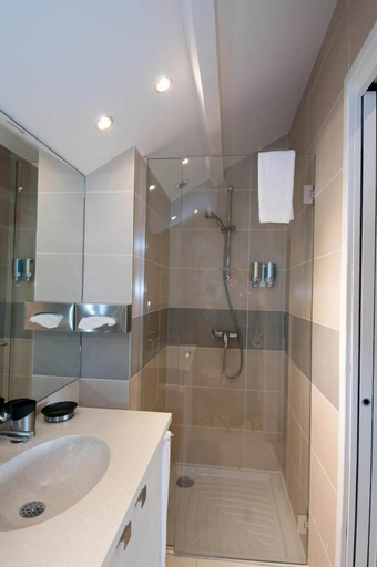 Bathroom 5, Residence Hôteliere la Cerisaie, Essonne
