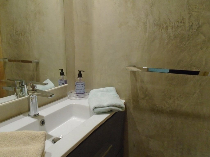 Bathroom 5, Le Moulin de Lavon, Vaucluse