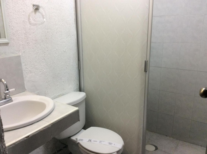 Bathroom 4, Hotel Trevi, Salamanca