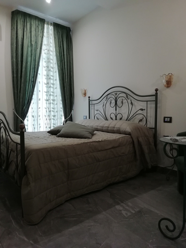 Bedroom 2, Botanic Charm, Napoli