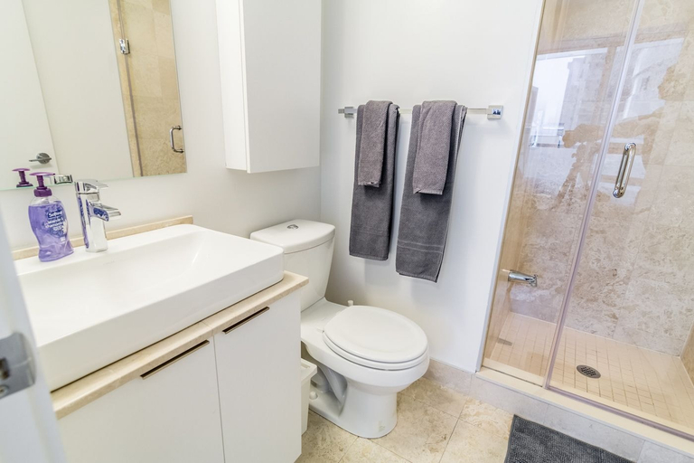 Bathroom 3, AOC Suites 2 Bedroom Condo, City CN Tower View, Toronto