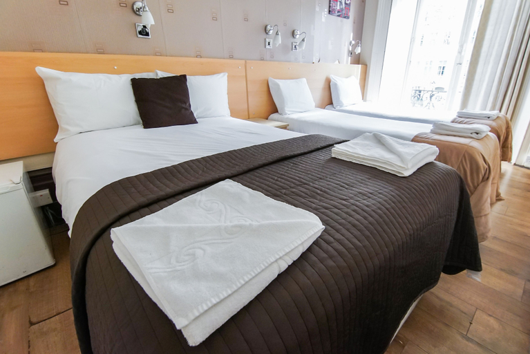 Bedroom 3, Tony's House Hotel, London
