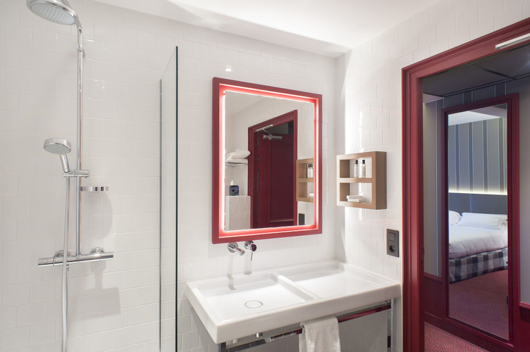 Bathroom 4, Hôtel des Artistes, Rhône