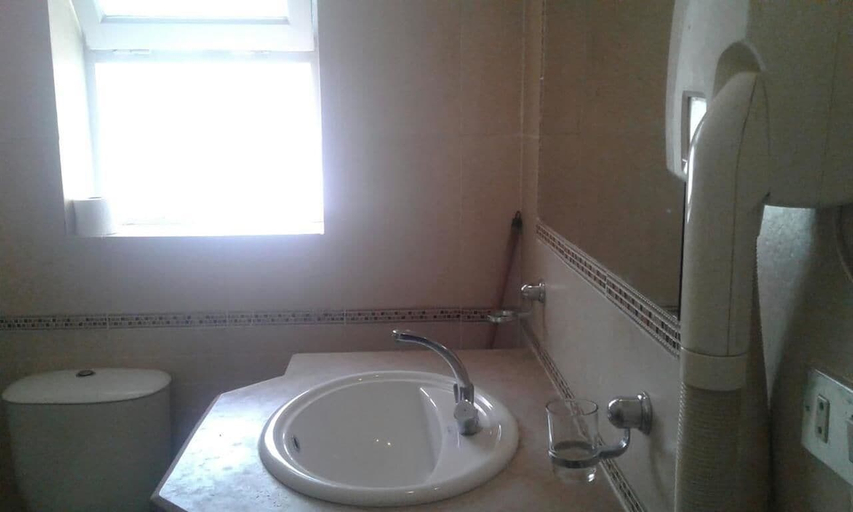 Bathroom, El Gouna Downtown property Ao3, Al-Ghurdaqah 2