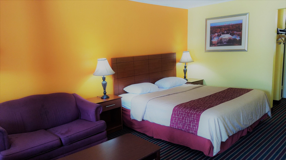 Bedroom 1, Roadway Inn, Montgomery