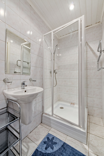 Bathroom 2, Oksanas Nevskiy 64, Sankt-Peterburg gorsovet