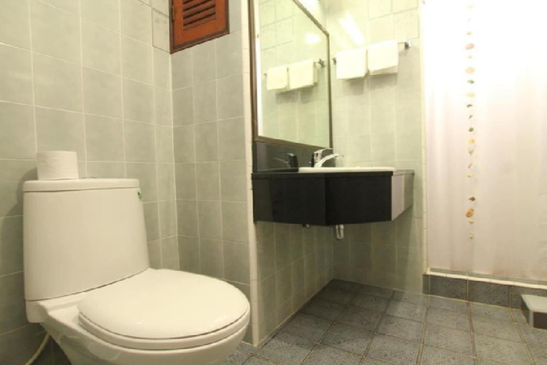 Bathroom 5, Baan Busarin Hotel, Hua Hin