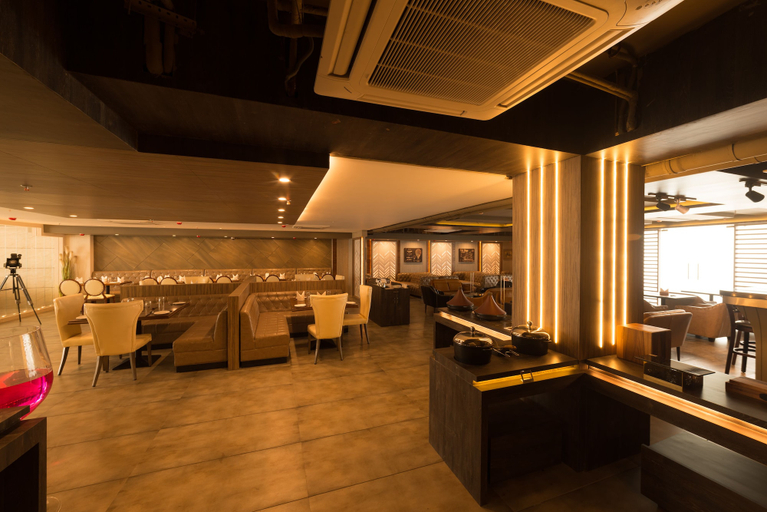 Food & Drinks 5, Hotel D'corbiz, Lucknow