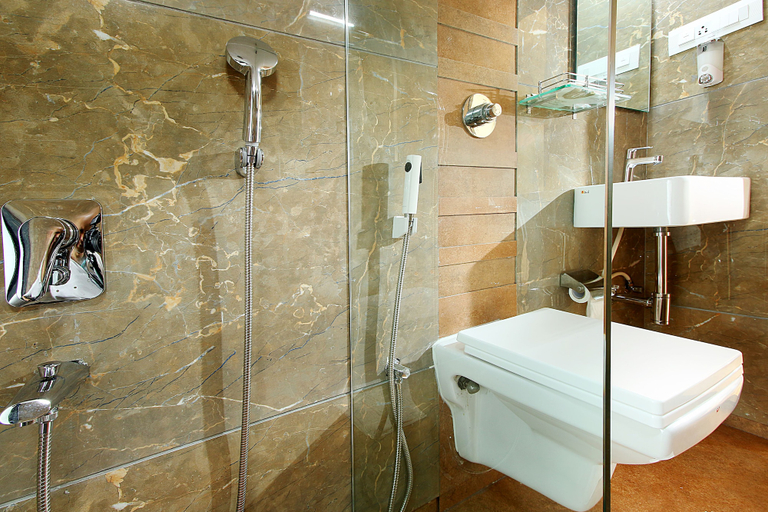 Bathroom 4, Mumbai House Luxury Apartment, Mumbai Suburban