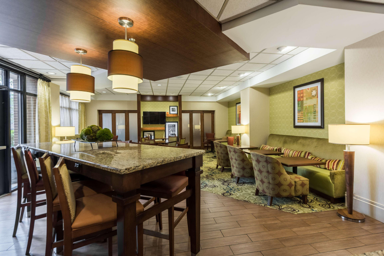 Food & Drinks 5, Hampton Inn Meridian, Lauderdale