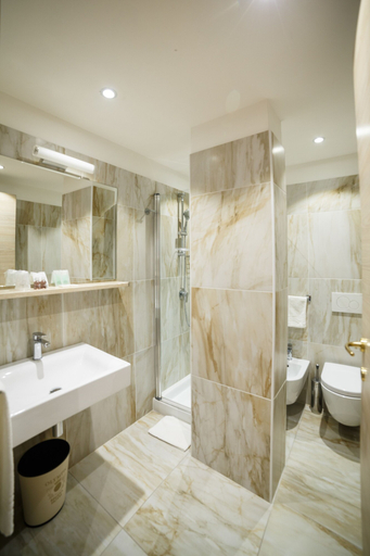 Bathroom 4, Olympic Regina Hotel, Trento