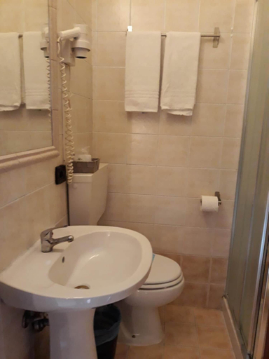 Bathroom 5, Hotel Salus, Milano
