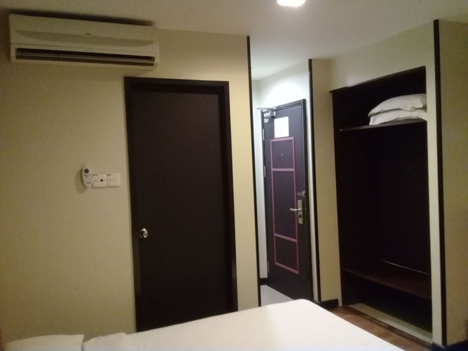 Bedroom 12