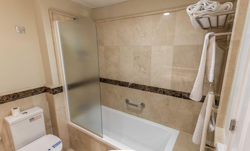 Bathroom 4, Hotel Sevilla, Málaga