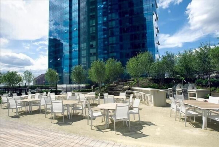 Luxy on The Hudson, Hudson