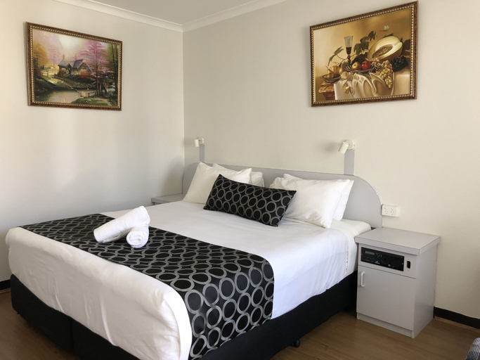 Bedroom 3, Queanbeyan Motel, Queanbeyan