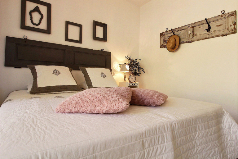 Bedroom 5, La Villa aux Oliviers, Var